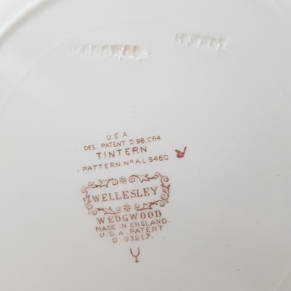 Vintage Wedgwood Wellesley Tintern pattern 11" dinner plate. - Picture 4 of 8